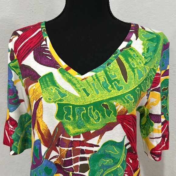 Chico’s Women Colorful Leaves V Neck Tee Size 1/Small - Picture 2 of 12